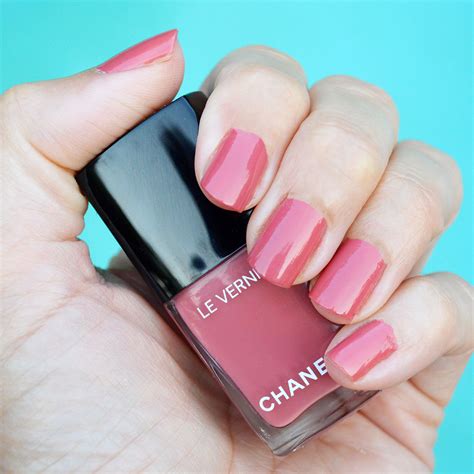 rose confidentiel chanel|Chanel Rose Confidentiel Le Vernis (Nail Lacquer) Review.